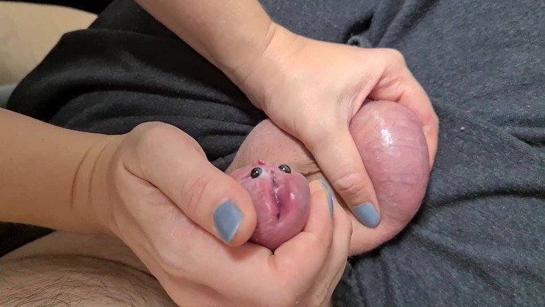 Testicarl: Soția excitată masturbează pula soțului