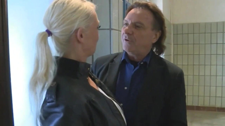 Deutschland porn: Fată blondă sexy cu sâni mari este futută de un...