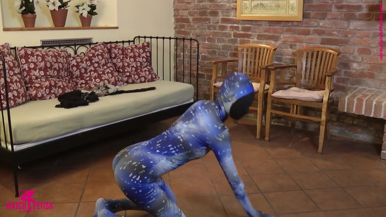 ZentaiDolls: Tereza Pornstar는 나일론 캣수트를 입고