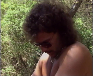 Vintage Climax: Dois caras trazem puta com eles em viagem de campo
