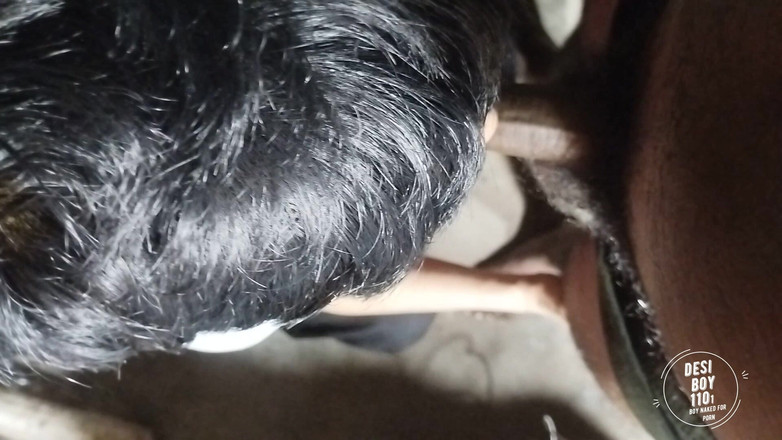 Desiboy110Ankit: 男孩吮吸朋友的鸡巴口交视频