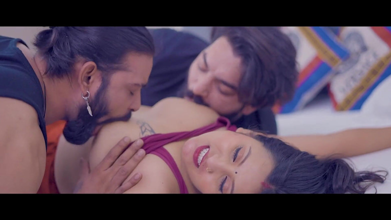 Triflicks: Sexo a três com casa feita 2 Bhaiyon Ne Milkar Kaamwali...