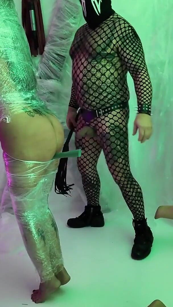 Master_Sadam: उसे लपेटो और उसका उपयोग करो!