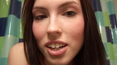 Alla bella teen piace parlare sporco