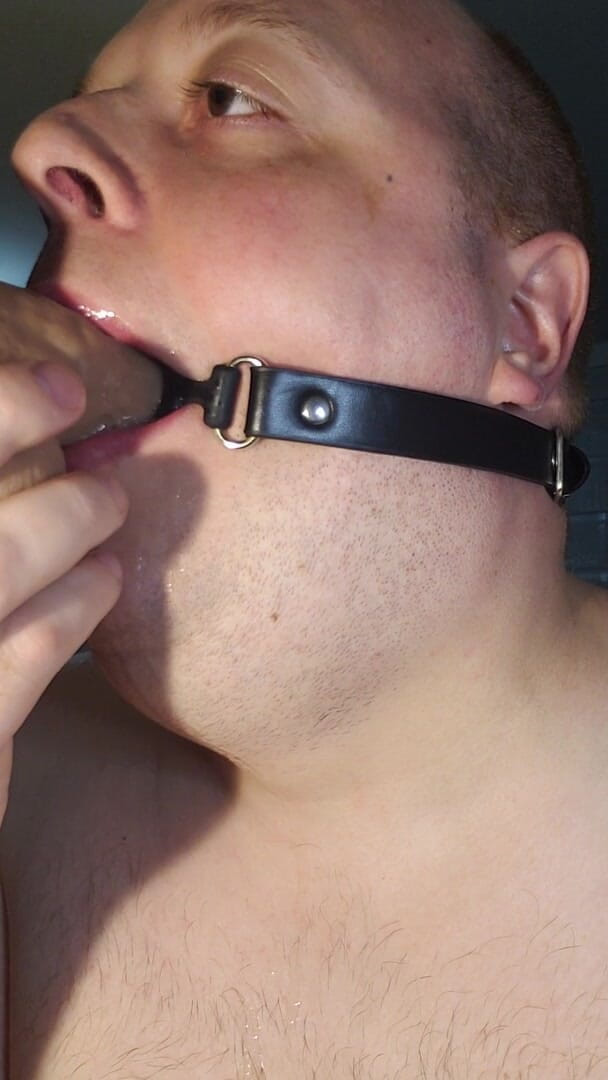 Charlieboy69: Islak gırtlağına kadar 7 inç gyrating dildo whit ağız öğürme