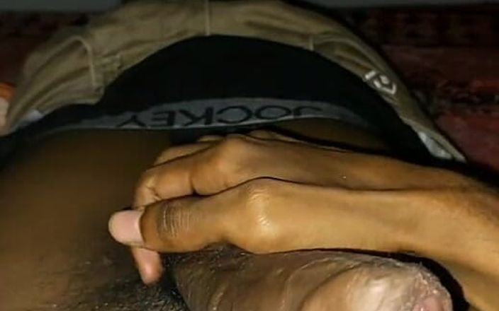 Xboyricky: Desi India masturbasi kontol besarnya