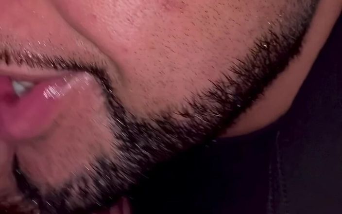 SloppyToppy: Arkadaşlar heteroseksüel kocam beni ona tapmaya davet ediyor