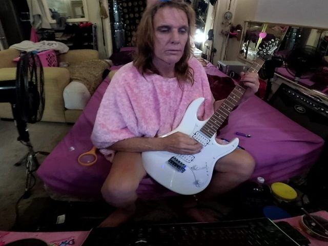 Liz Young playing guitar (Lizzy Yum VR)