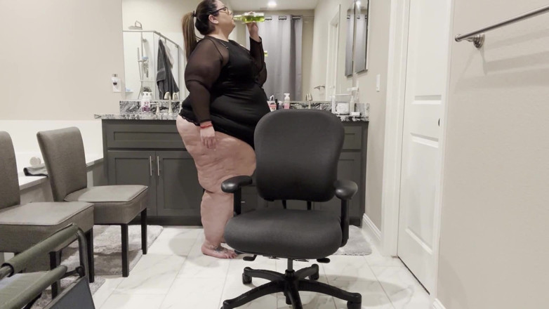Plump Paradise: Luxe în lenjerie: tachinare cu scaunul strâmt Paradise plinuțe (wmv)