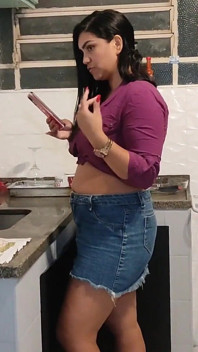 Děvka poslala svého manžela na trh, aby měl sex s jiným mužem v paroháčově posteli