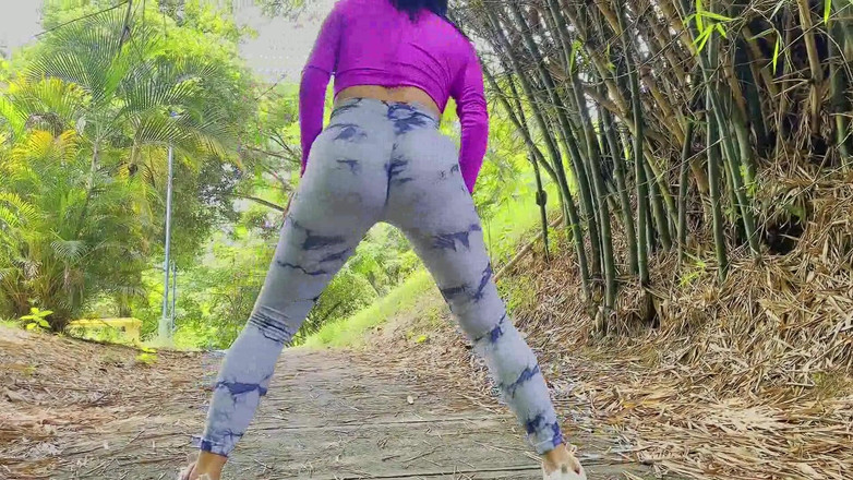 Jenifer Play: 23 岁哥伦比亚模特与私人教练进行激烈的- Jenifer Play