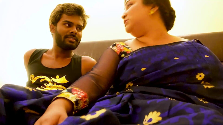 Xtramood: Une belle-mère desi à gros nichons baise son beau-fils