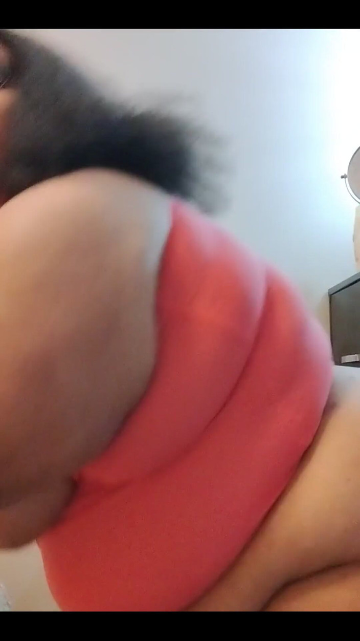 Jessica pigslut: 내 뚱뚱한 엉덩이를 트위크하는 걸 지켜봐