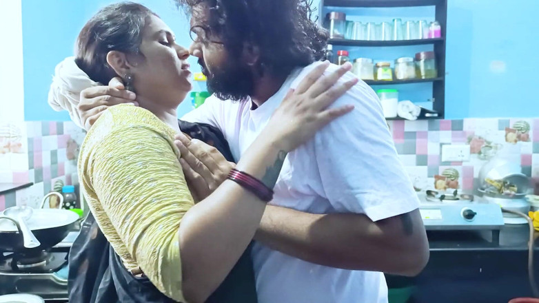 Vaigavarun45: Casal indiano faz sexo quente