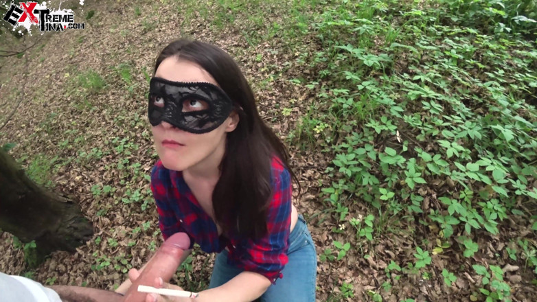 Extreme Tina: Une petite amie fait une gorge profonde à un amant à grosse...