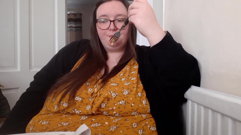 SSBBWLadyBrads: Gordinha SSBBW enchendo barriga de peixe e batatas fritas