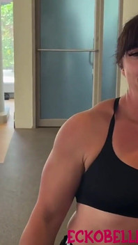 Eckobelle geht mit cj aus dem fitnessstudio nach hause