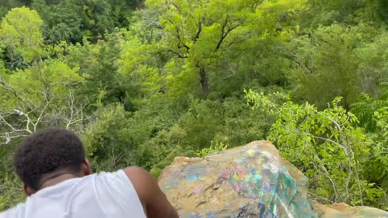 MaxArcane: Grindr se setkal v lese téměř chycen - vzal ho zpět...