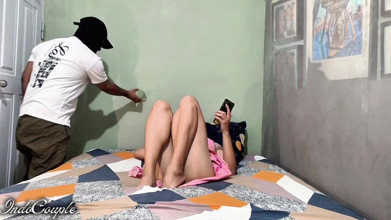 Indo Couple: Nachytal jsem svou sexy nevlastní sestru při masturbaci a stříkání...