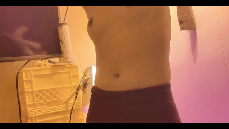 sweethanajapanese: सेक्सी जापानी चूत छोटी प्यारी लड़की अकेले कमरे में