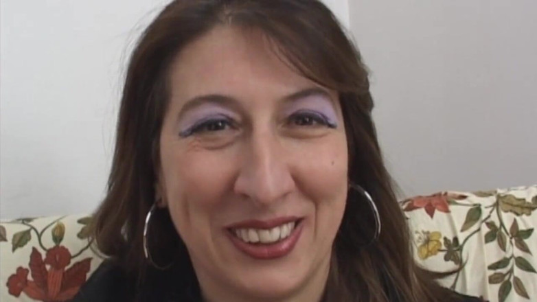 Milf in Love: La brutta milf italiana adora prendere il cazzo nel culo