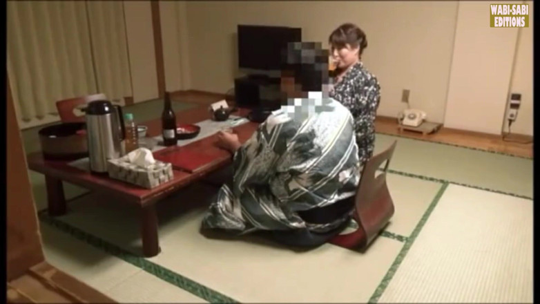 MILF, Wabi-Sabi Editions: Seduzione dopo l'orario di chiusura: un impiegato della spa filmato...