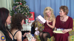 Mature NL: Mějte velmi nadržené Vánoce a šťastný mokrý rok