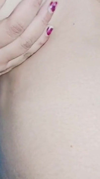 Indiana Naina mostrando peitos e buceta