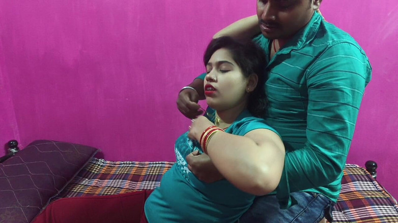 Sona bhabhi: उड़िया देसी पत्नी पार्क में अपने प्रेमी के साथ मजा लेती है
