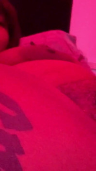 Napalona murzynka cycata slot wypycha swoją cipkę ogromnym dildo