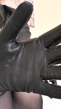 Quietschen, schwarze Lederhandschuhe an! Schnüffeln sie und WICHsanleitung - lady victoria Valente