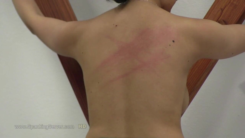 Spanking Server: Yasmeena lezdom bare back whip