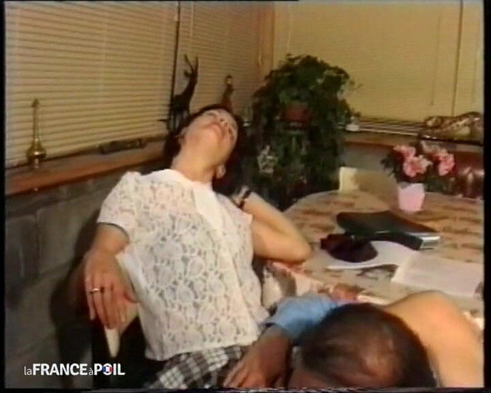 French Family Secrets: Pelajar yang miskin lebih bersedia untuk berkongkek!