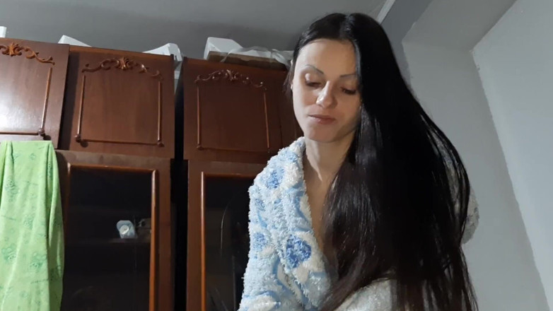 Lesbian-candys: Buurvrouw verleidde me en likte mijn poesje terwijl haar vriendin...