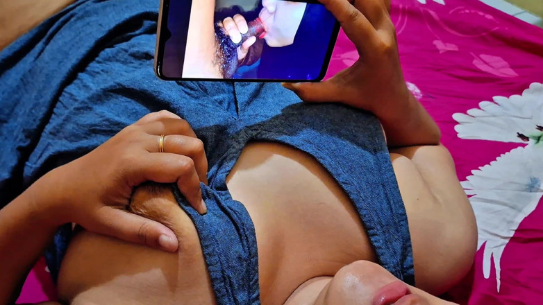 Amanda jenny: En primer plano soñando cuando una mujer cachonda ve porno...