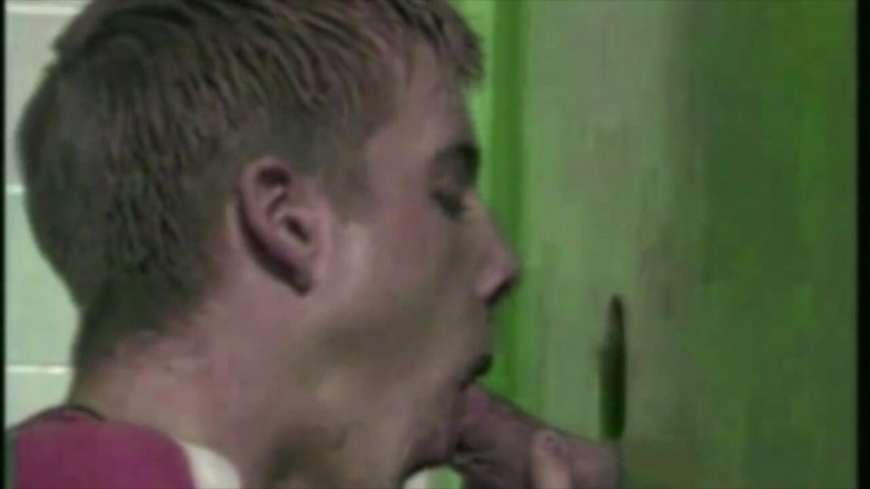 Young straight boy masturbation: Gerade gelutscht in gloryhole in der toilette ...
