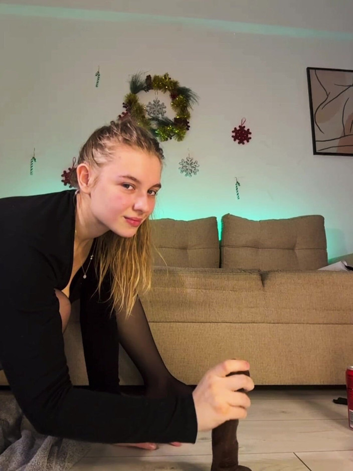 JuiceLussie: Double baise avec plug anal et vibromasseur