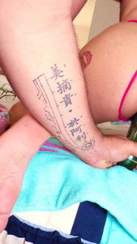 Enorme cetriolo nella vagina della mia sexy vicina Dafri quando suo marito non è a casa