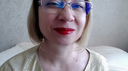 Dream Factory: Aplicación de lápiz labial rojo