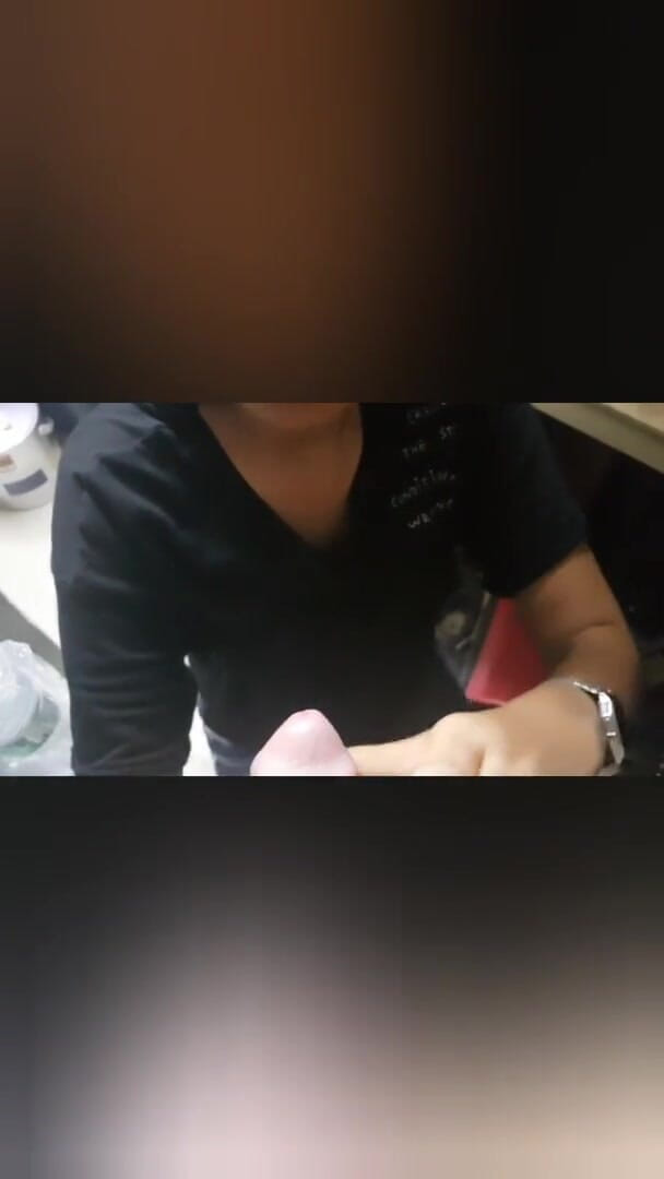 Delia Sugar: Delia Sugar được bao phủ bởi tinh dịch của bố