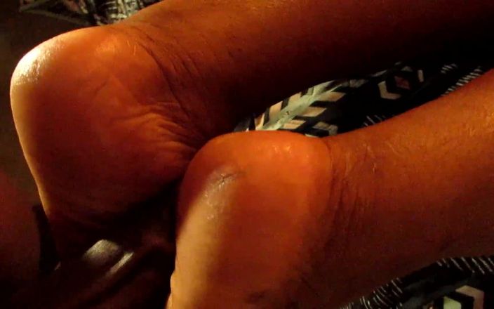 Dirty Diana Fetishes: Diana la porca di lui gli fa un footjob