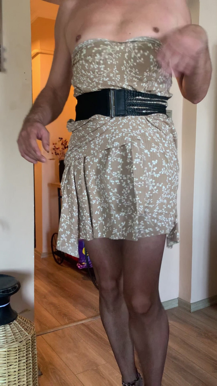 cd_aysemmm: Я показав свій член кур'єру піци (без бюстгальтера, без трусиків)