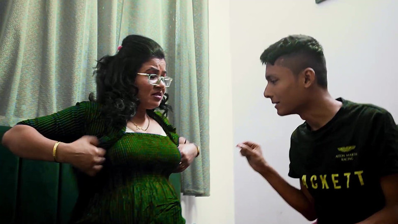 Queen star Desi: Неслухняна історія студента та його сексуальної вчительки, повний фільм