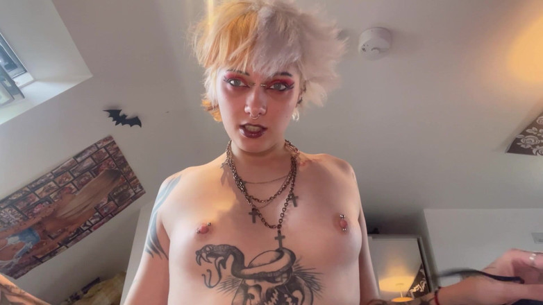 Glitterqueen1999: Black Lipstick - Goth Makes Her BF a Spit Filled BJ...
