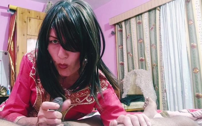 Bolly Karma: Ela adora chocolate e pau preto grande!