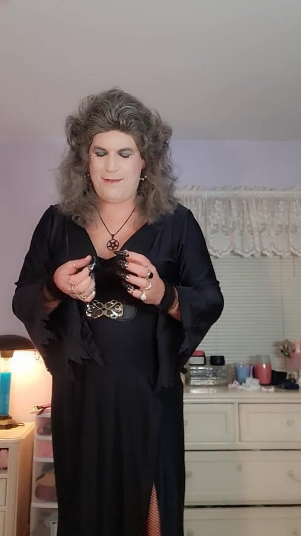Victoria Lecherri: Šťastný Halloween od hraběnky Viktorie Královna damned!