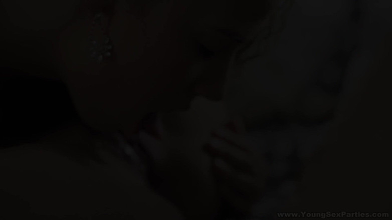 Young Sex Parties: În trei părți garantează orgasmele