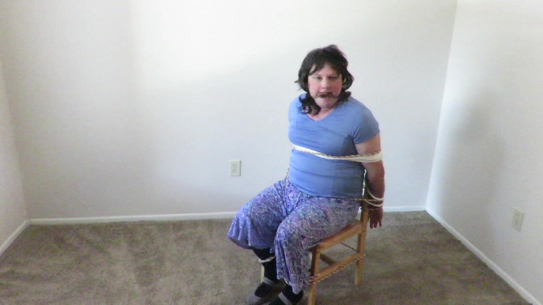 BBW nurse Vicki adventures with friends: Oh no Brittney é cativa, uma pobre Domsel em perigo