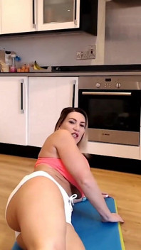 Nua trabalhando minha bunda de 44 polegadas masturbando