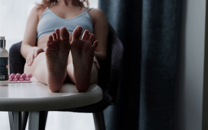 Nikky B: Piękno jej pięknych stóp